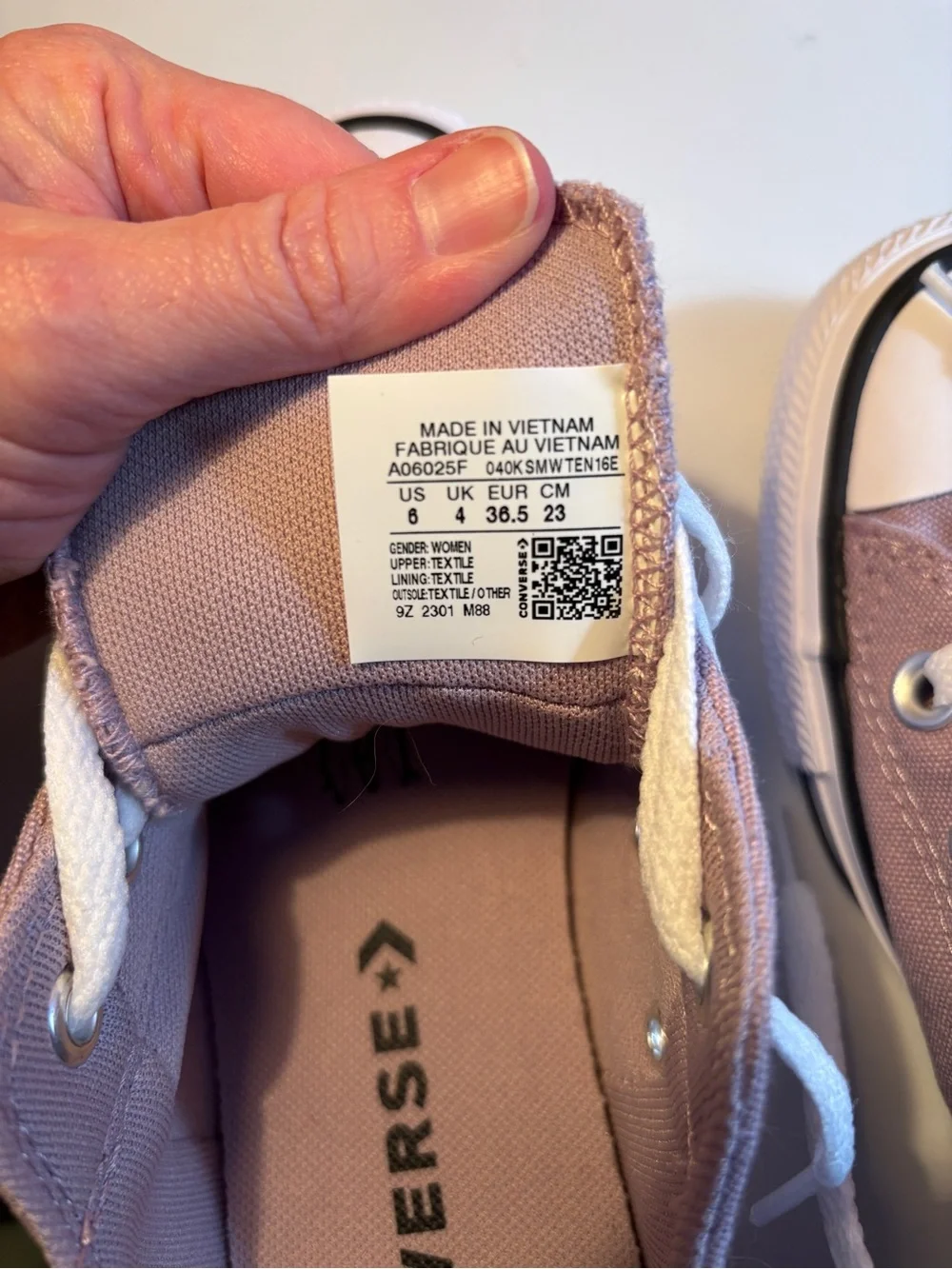 Converse Kids Low Top Sneakers in Lilac